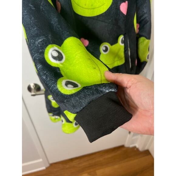 Huglanket Unisex Frog Oversized Hooded Blanket ~ One Size - Picture 3 of 4